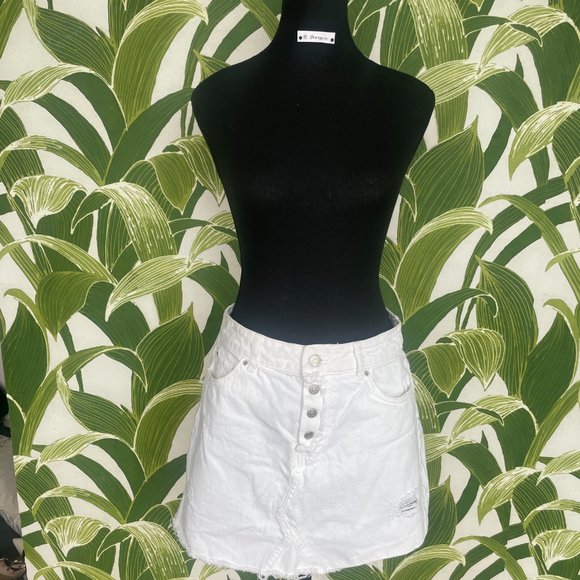 Zara Denim Mini Skirt - Picture 2 of 3